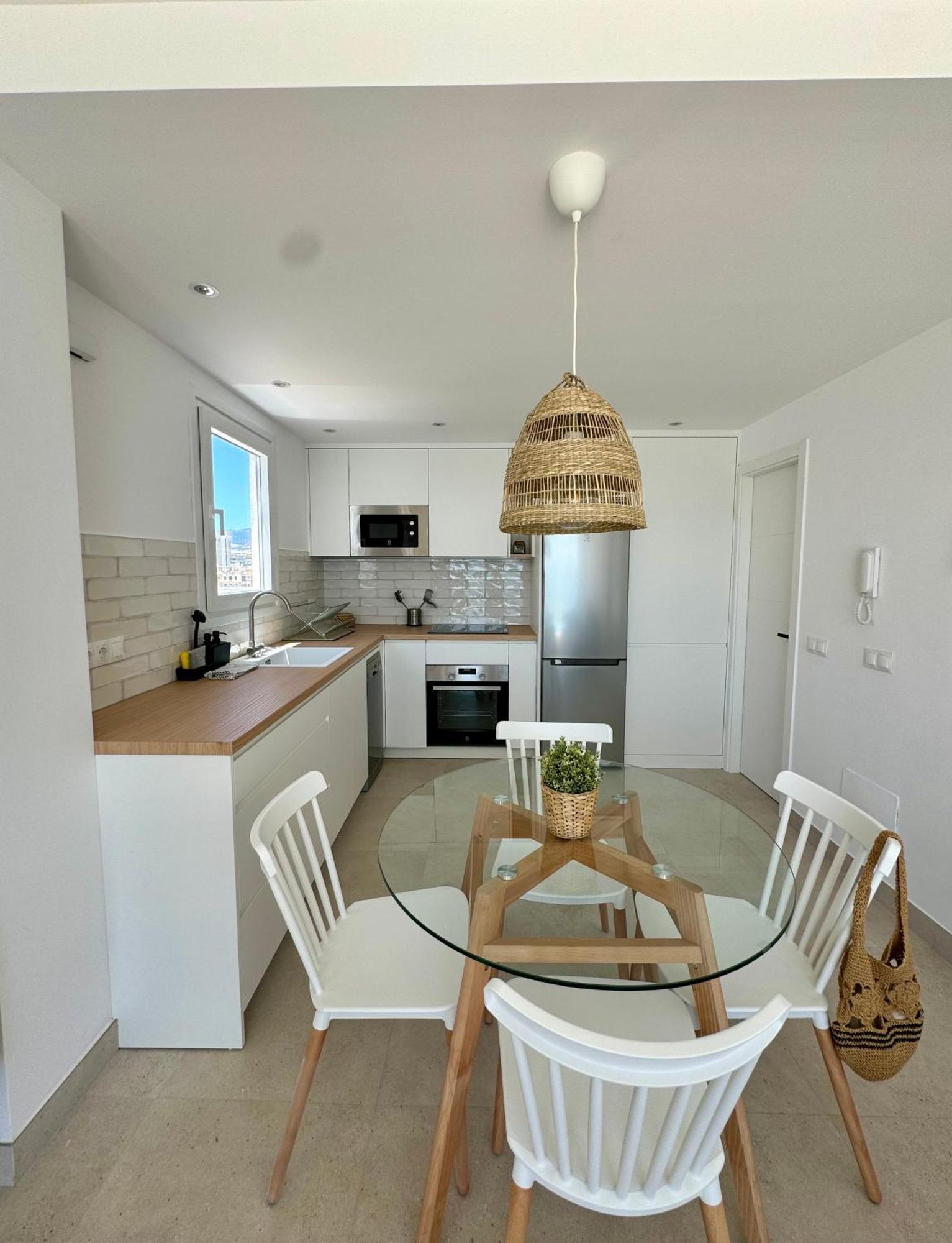 Sunnypalms - Beachfront Penthouse With Stunning Sea View Estepona Esterno foto