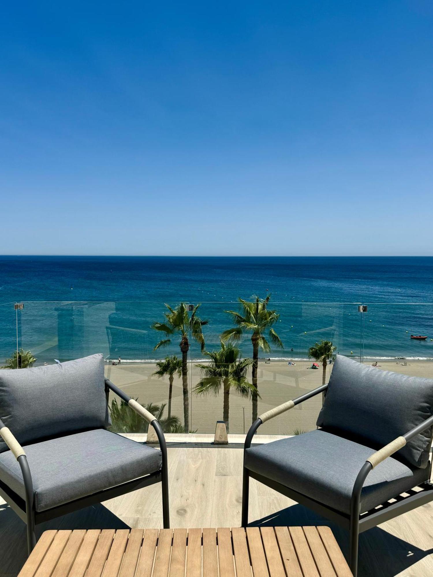 Sunnypalms - Beachfront Penthouse With Stunning Sea View Estepona Esterno foto