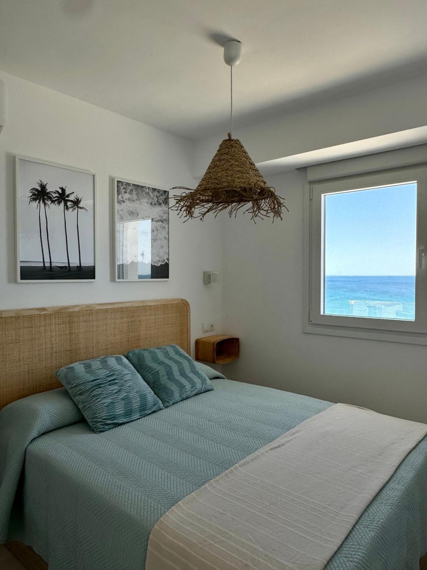 Sunnypalms - Beachfront Penthouse With Stunning Sea View Estepona Esterno foto